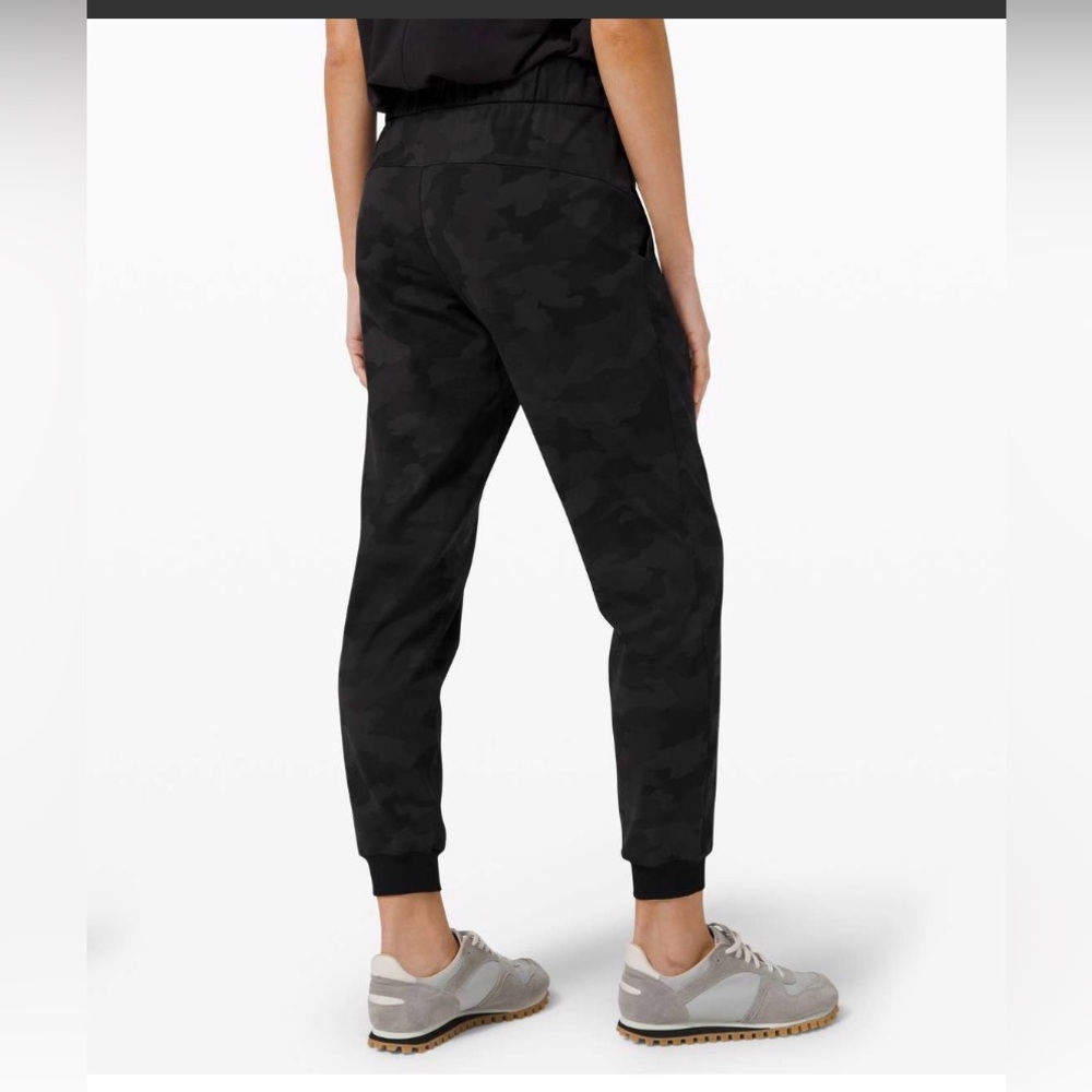 Lululemon On the Fly Jogger 28" *Luxtreme
Heritage 365 Camo Deep Coal Multi